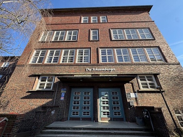 Haupteingang der Schule