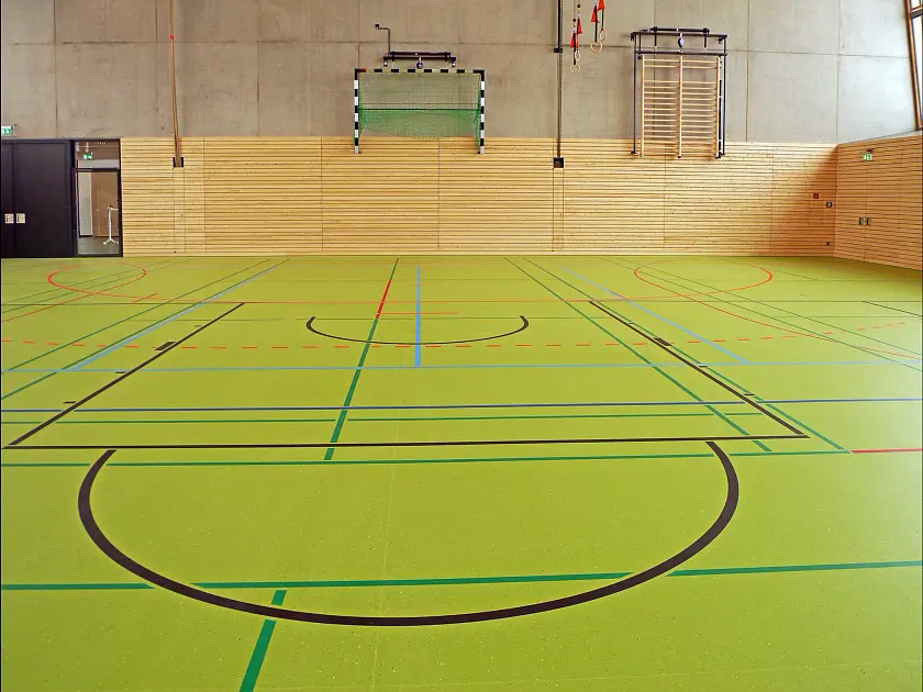 Eine leere Sporthalle
