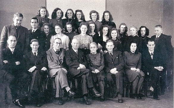 Ein historisches Kollegiumsfoto einer Schule
