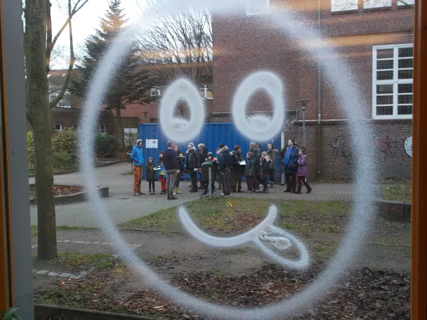 Blick aus dem Caf&eacute; im Neubau