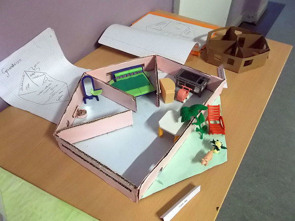 Ausstellung Sechseckh&auml;user 05