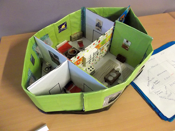 Ausstellung Sechseckh&auml;user 08