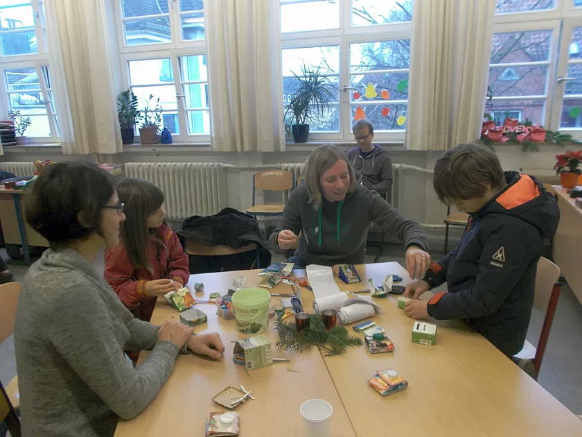 Basteln mit Frau Wiemann im Raum der 5d