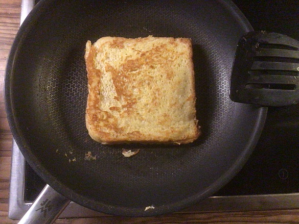 Gebratenes Brot in der Pfanne