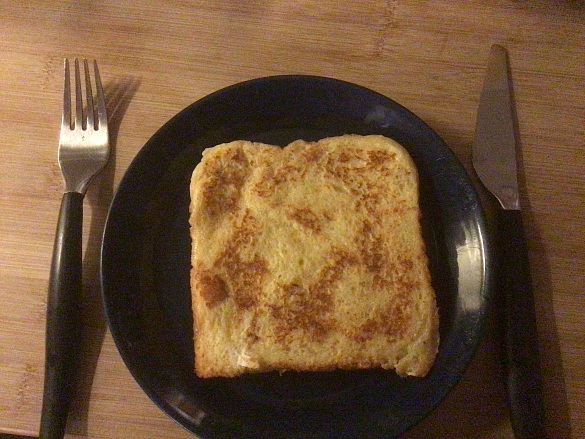 Fertiger "Armer Ritter" auf einem Teller