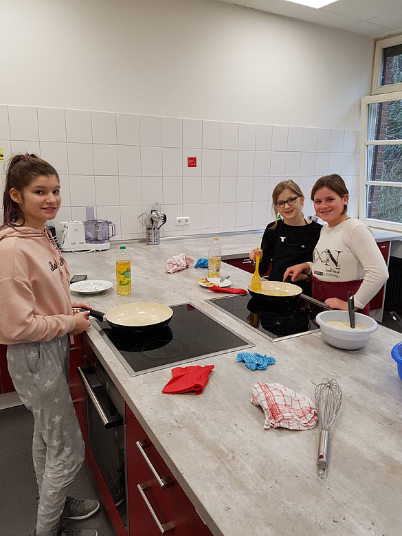 Pfannkuchen in der Schulk&uuml;che machen